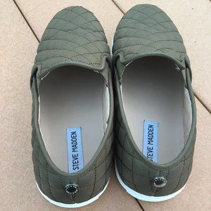 Steve Madden Women’s Ecentrcq Sneaker, Olive 8W